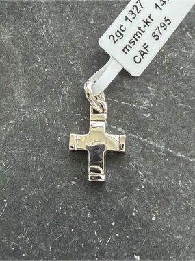 14kt White Gold Cross Pendant Necklace